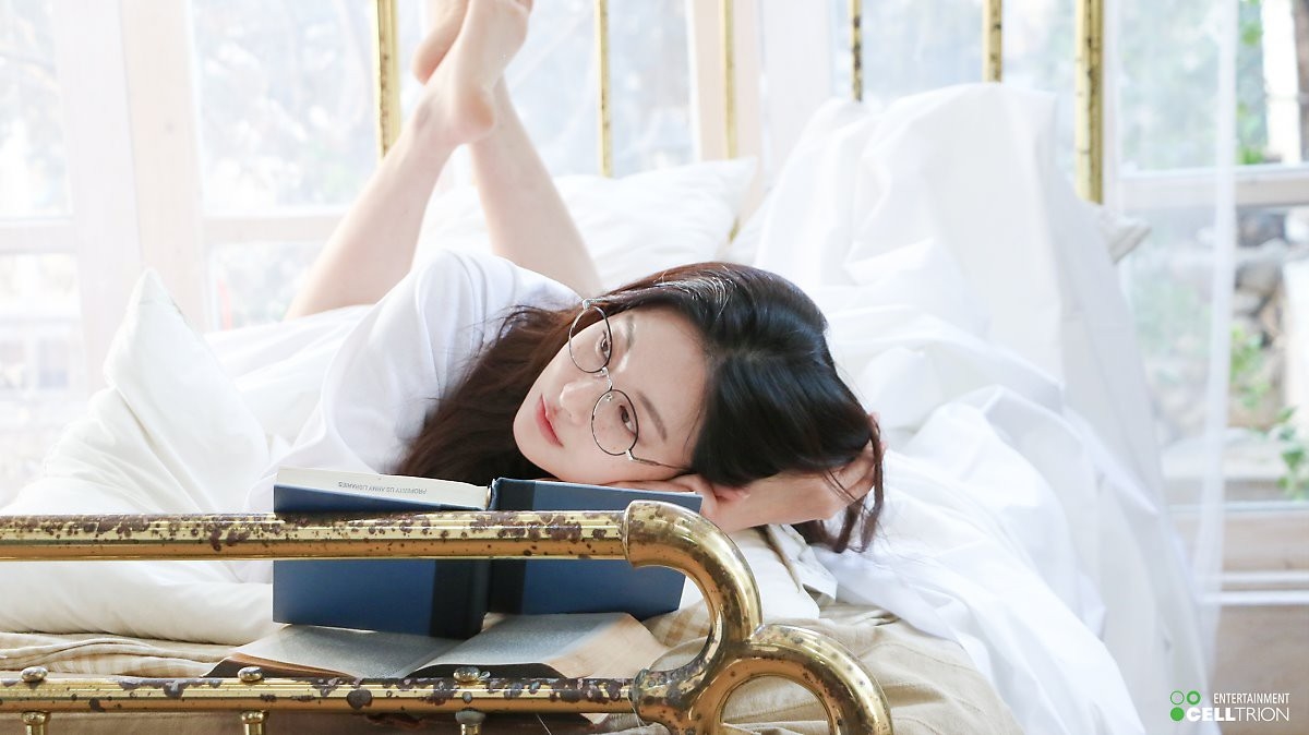 Loạt ảnh hậu trường đẹp đến khó tin của bạn gái Kim Bum