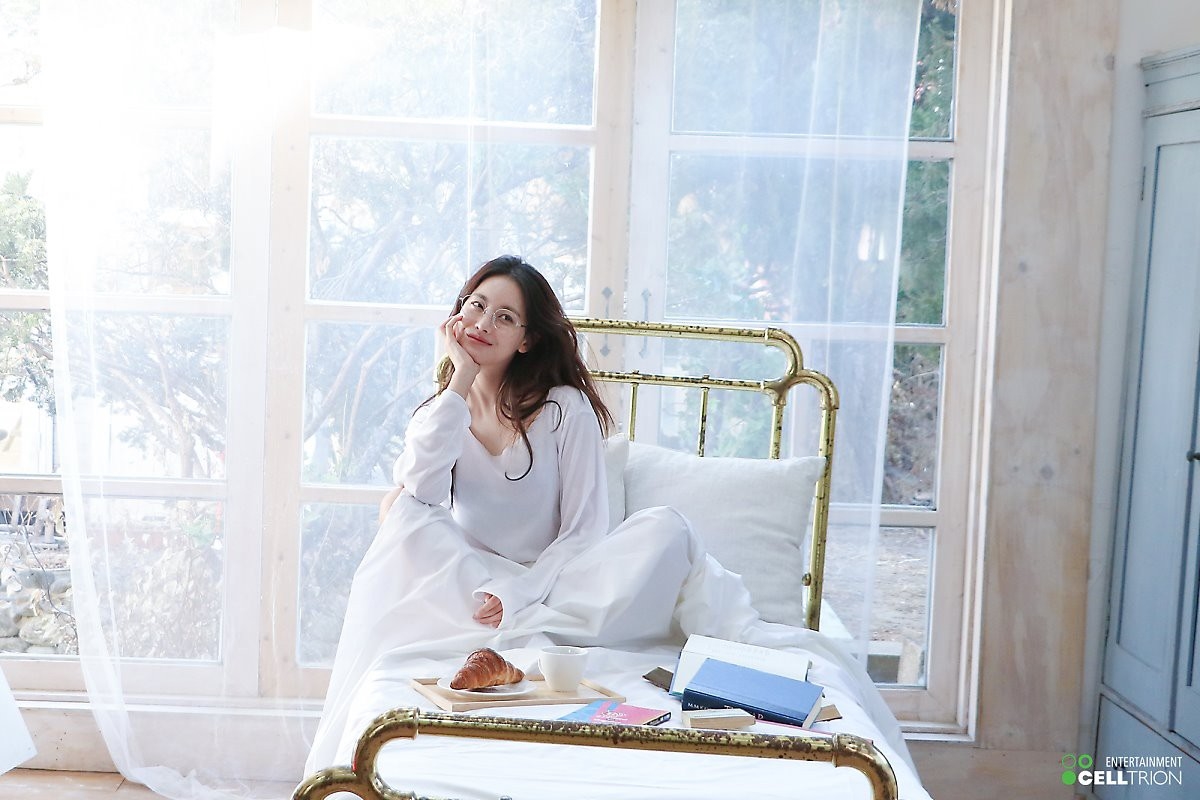 Loạt ảnh hậu trường đẹp đến khó tin của bạn gái Kim Bum