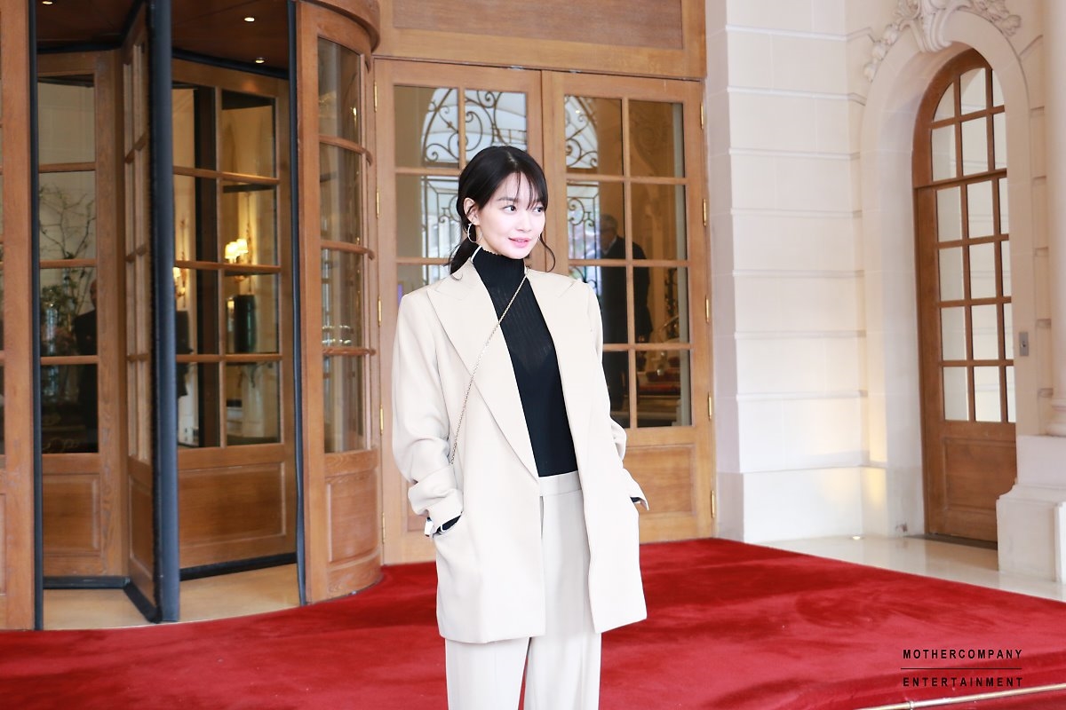 Shin Min Ah trở lại với vẻ đẹp nữ thần cùng bộ ảnh bên trời Tây