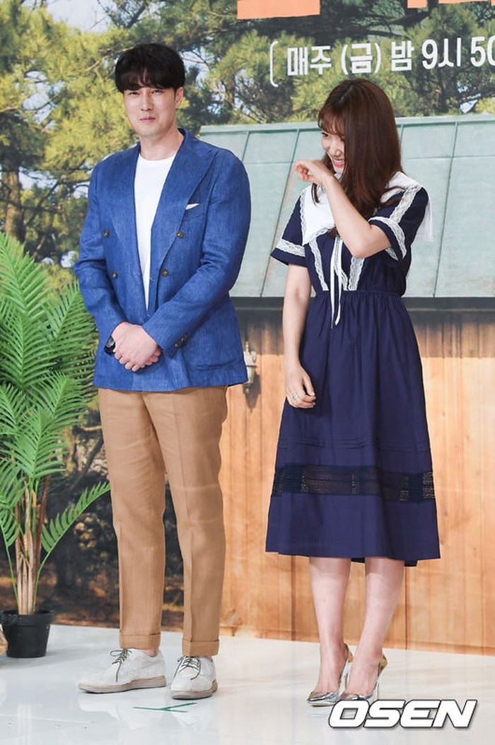 Park Shin Hye rạng rỡ lần đầu xuất hiện sau khi xác nhận hẹn hò