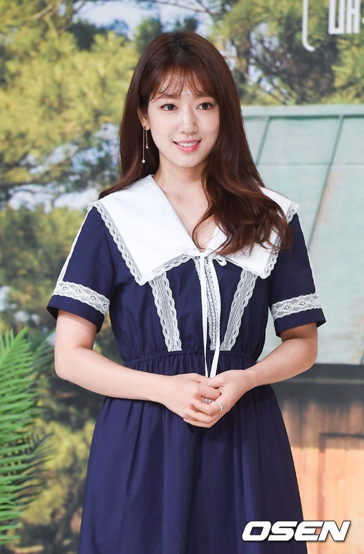Park Shin Hye rạng rỡ lần đầu xuất hiện sau khi xác nhận hẹn hò