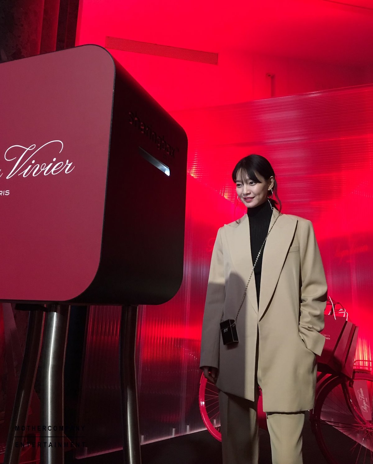 Shin Min Ah trở lại với vẻ đẹp nữ thần cùng bộ ảnh bên trời Tây