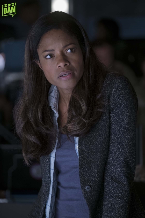Nữ diễn viên da màu xinh đẹp Naomie Harris – người từng thủ vai bond girl và xuất hiện ấn tượng trong bộ phim đoạt giải Oscar năm rồi Moonlight