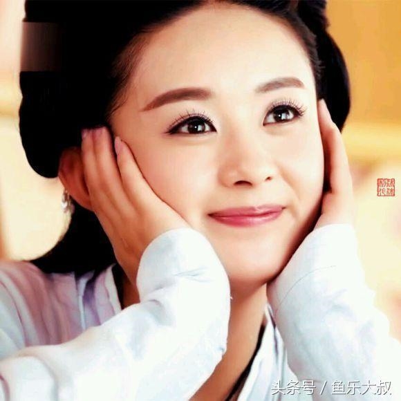 Khi mỹ nhân Cbiz khoe vẻ thơ ngây bằng động tác ôm má