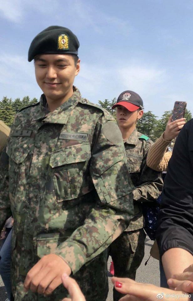 Lee Min Ho chính thức hoàn thành khóa huấn luyện quân sự cơ bản