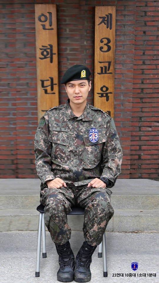 Lee Min Ho chính thức hoàn thành khóa huấn luyện quân sự cơ bản