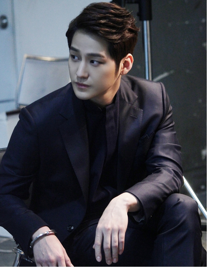 Kim Bum bị 'ném đá' thậm tệ khi thông báo sẽ nhập ngũ