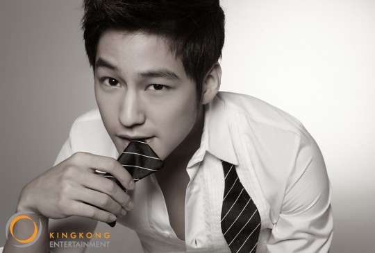 Kim Bum bị 'ném đá' thậm tệ khi thông báo sẽ nhập ngũ
