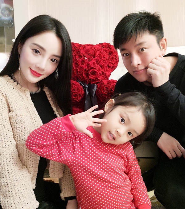 Lý Tiểu Lộ lặng lẽ mừng sinh nhật Giả Nãi Lượng trong đêm khuya
