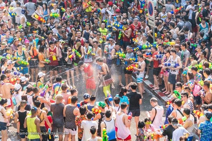 4 sao nữ Thái hóa thân thành nữ thần trong lễ hội té nước Songkran