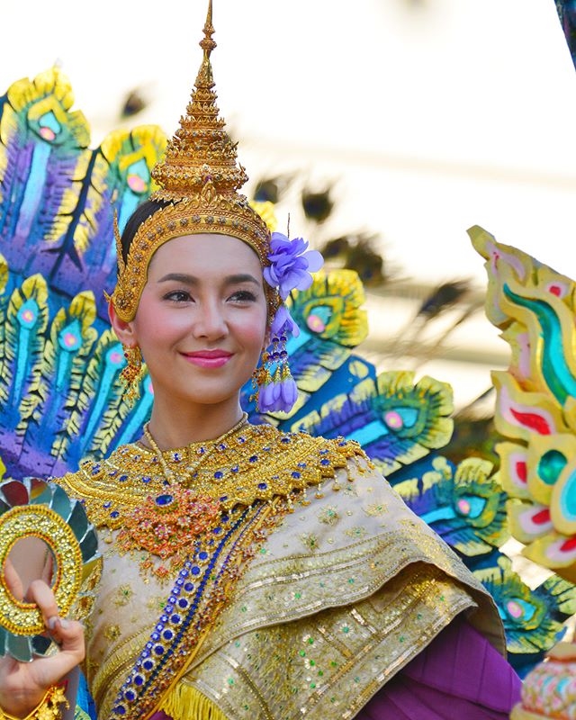 4 sao nữ Thái hóa thân thành nữ thần trong lễ hội té nước Songkran