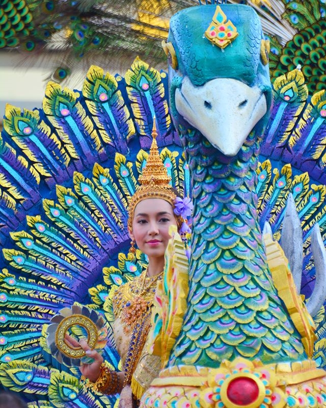 4 sao nữ Thái hóa thân thành nữ thần trong lễ hội té nước Songkran