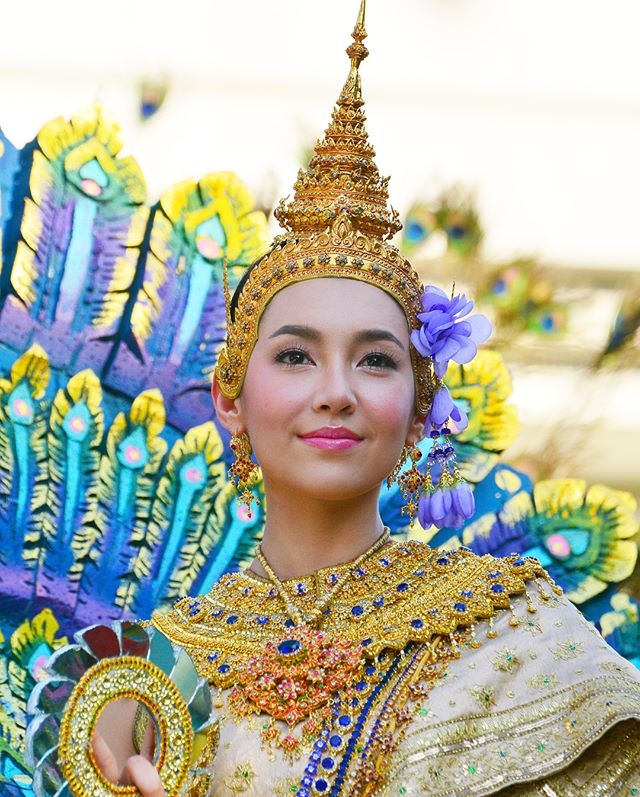 4 sao nữ Thái hóa thân thành nữ thần trong lễ hội té nước Songkran