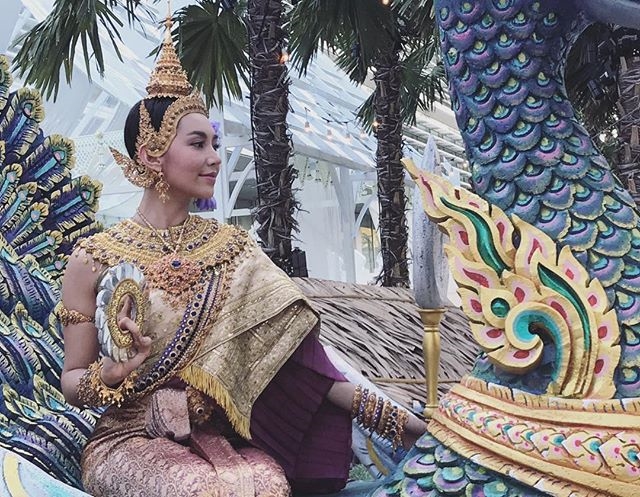 4 sao nữ Thái hóa thân thành nữ thần trong lễ hội té nước Songkran