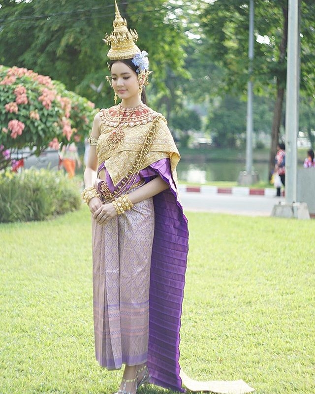 4 sao nữ Thái hóa thân thành nữ thần trong lễ hội té nước Songkran