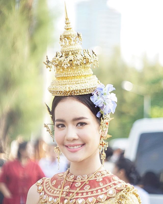 4 sao nữ Thái hóa thân thành nữ thần trong lễ hội té nước Songkran