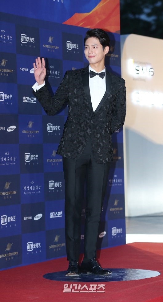 Suzy, Park Bo Gum và Shin Dong Yub trở thành MC của Baeksang