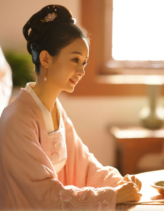 Triệu Lệ Dĩnh bị tố đi khám phụ sản vì mang thai 5 tháng