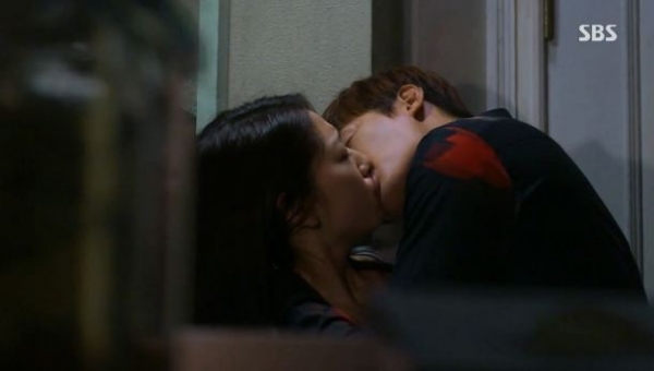 Drama Hàn và những nụ hôn bị đánh giá là 'nhạt nhòa, thiếu muối'