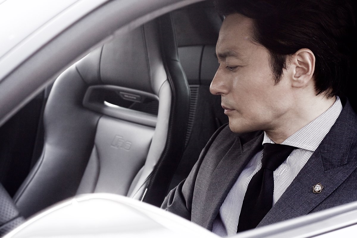 Jang Dong Gun đẹp rung động trong hậu trường phim mới
