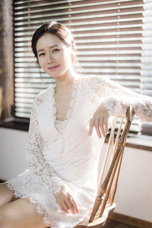Cộng đồng mạn đoán già đoán non Son Ye Jin sắp bị khui chuyện tình cảm