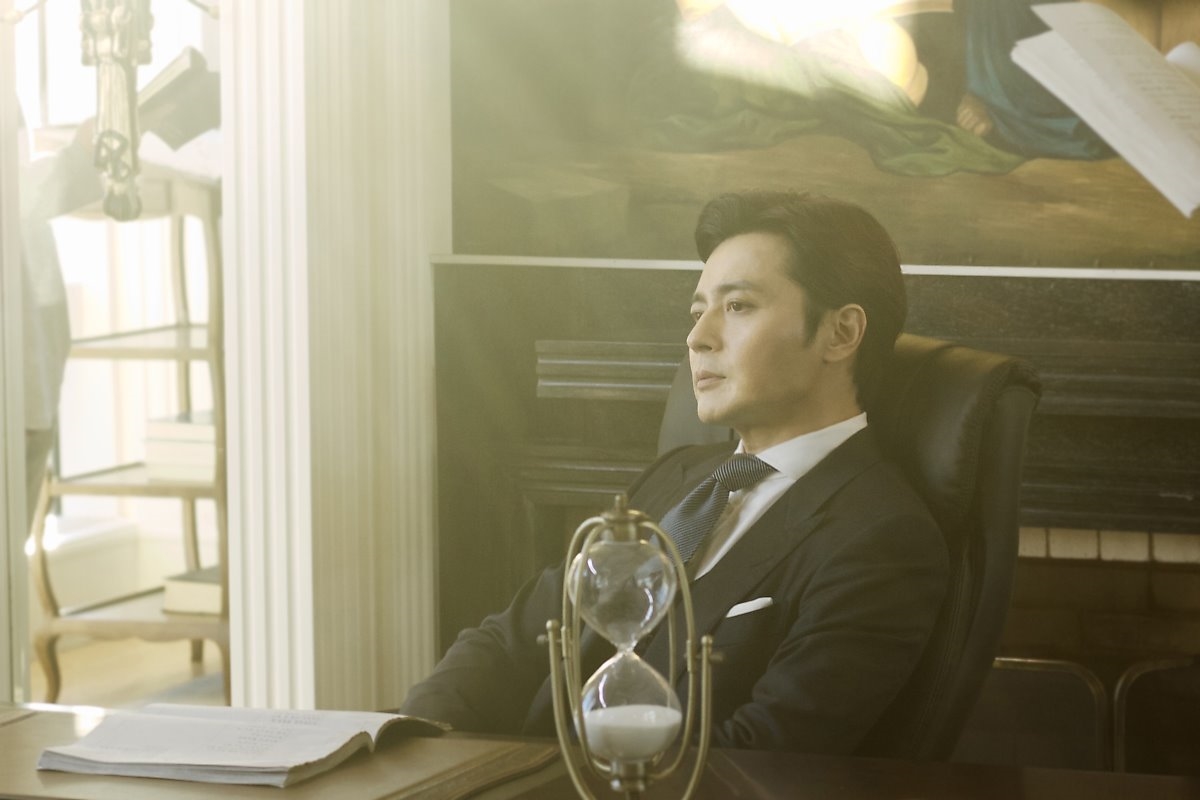 Jang Dong Gun đẹp rung động trong hậu trường phim mới