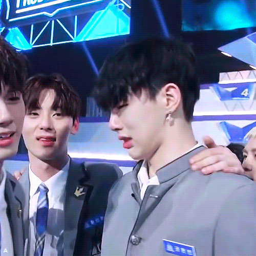 Những idol Hàn rất mau nước mắt
