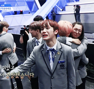 Những idol Hàn rất mau nước mắt