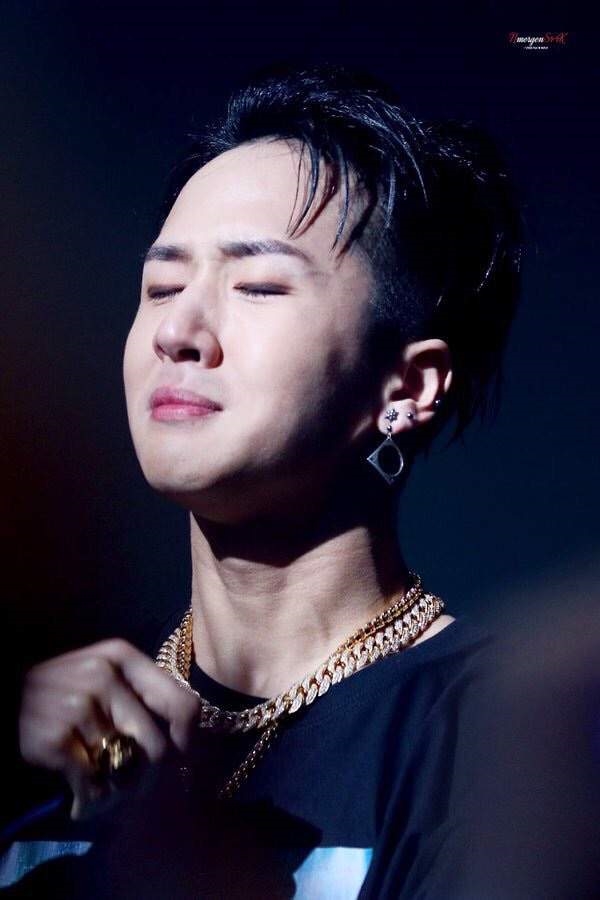 Những idol Hàn rất mau nước mắt
