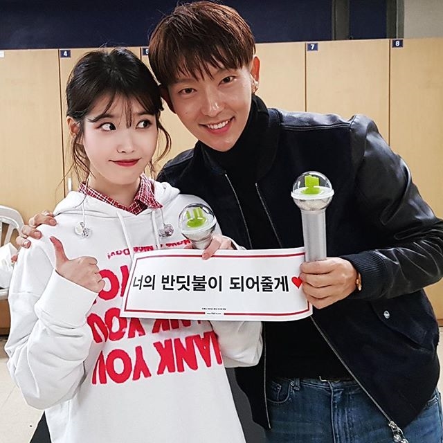 Lee Jun Ki gửi xe cà phê tới phim trường drama ủng hộ IU