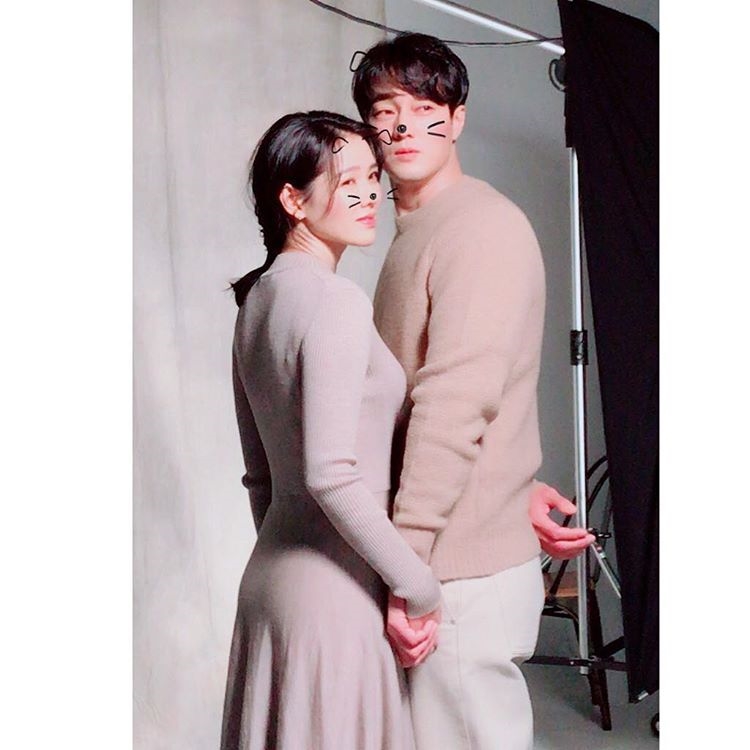 So Ji Sub gửi xe cà phê ủng hộ Son Ye Jin đang đóng drama mới