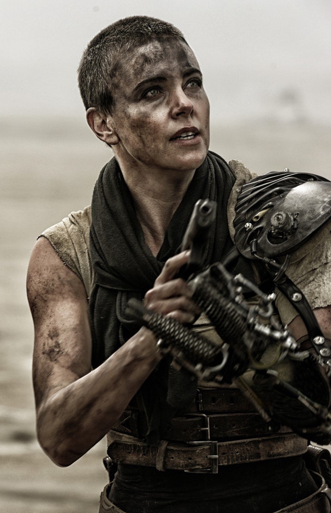 Charlize Theron (dù không phải là nhân vật chính của phim) vẫn được yêu thích tới nỗi các fan bắt đầu yêu cầu nhà sản xuất làm một phần spinoff cho cô.