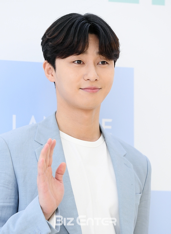 Drama mới của Park Min Young và Park Seo Joon tổ chức đọc kịch bản