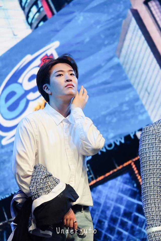 Khi sao nam Kpop lau mồ hôi: Người quyến rũ, người lại gây cười