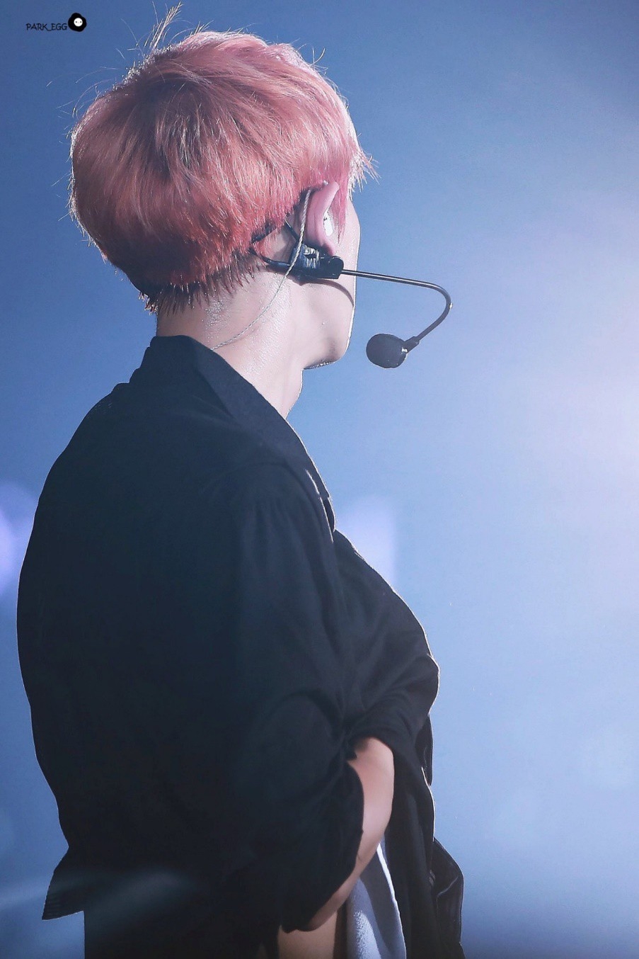 Khi sao nam Kpop lau mồ hôi: Người quyến rũ, người lại gây cười