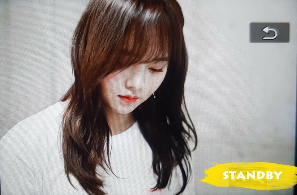 Kim So Hyun xinh đẹp xuất chúng khi đi từ thiện