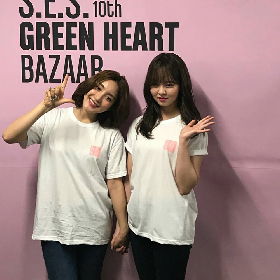 Kim So Hyun xinh đẹp xuất chúng khi đi từ thiện