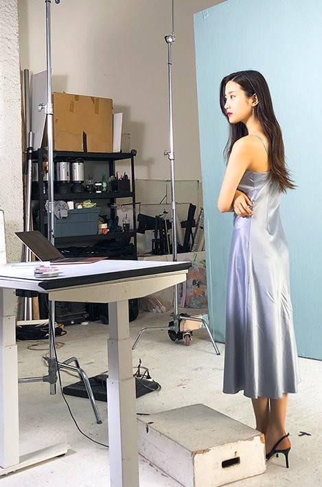 Những hình ảnh hậu trường của mỹ nhân 9x thế hệ mới - Moon Ga Young