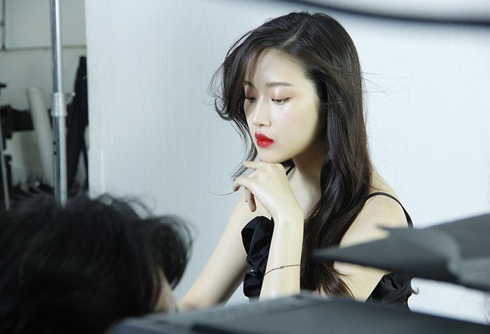 Những hình ảnh hậu trường của mỹ nhân 9x thế hệ mới - Moon Ga Young