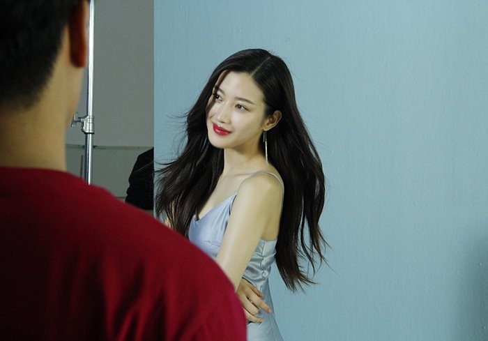 Những hình ảnh hậu trường của mỹ nhân 9x thế hệ mới - Moon Ga Young