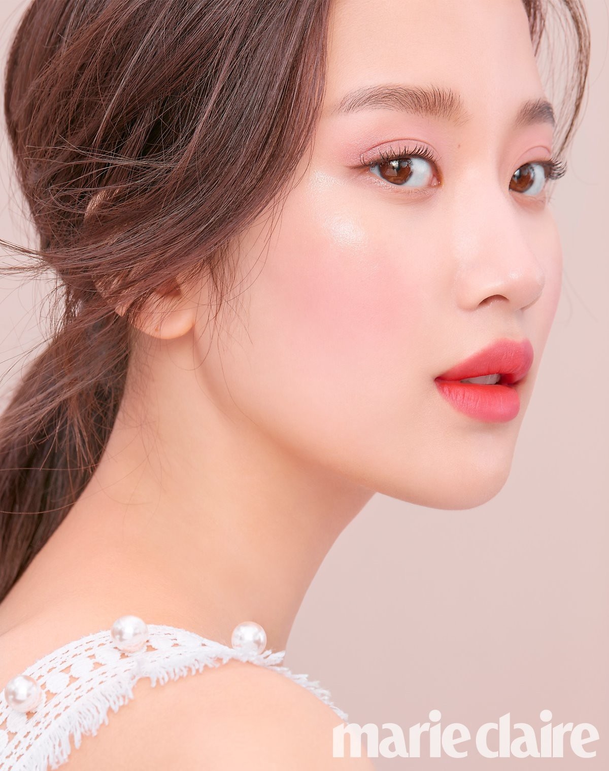 Những hình ảnh hậu trường của mỹ nhân 9x thế hệ mới - Moon Ga Young