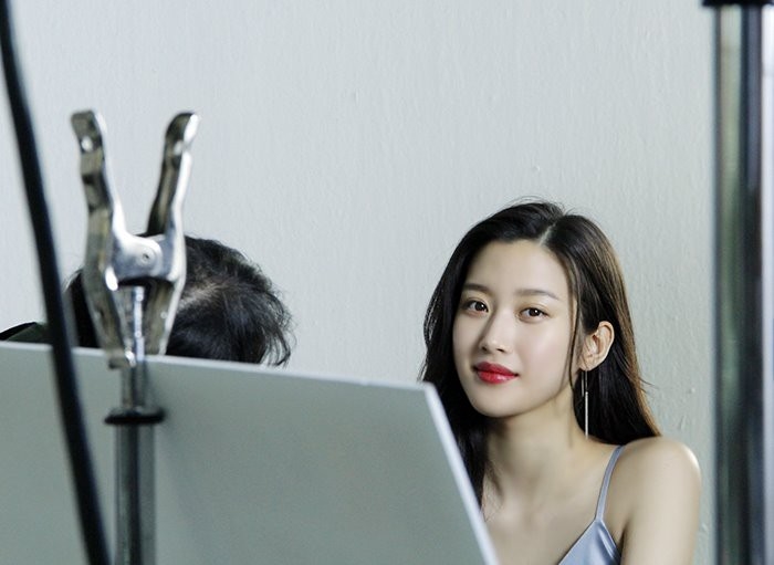 Những hình ảnh hậu trường của mỹ nhân 9x thế hệ mới - Moon Ga Young
