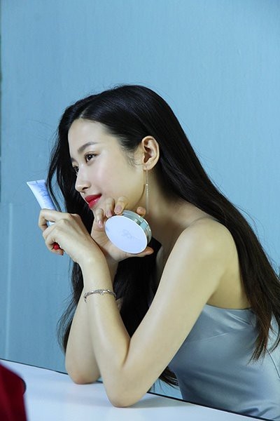 Những hình ảnh hậu trường của mỹ nhân 9x thế hệ mới - Moon Ga Young