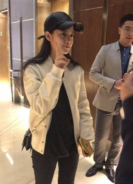Phạm Thừa Thừa và Âu Dương Na Na leo lên top 2 tìm kiếm trên weibo