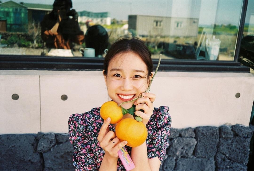 Suzy xinh đẹp hết nấc trong loạt ảnh du lịch đảo Jeju
