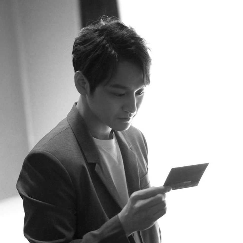 Lần đầu đăng ảnh sau tin hẹn hò, Kim Bum bất ngờ lấy lại phong độ