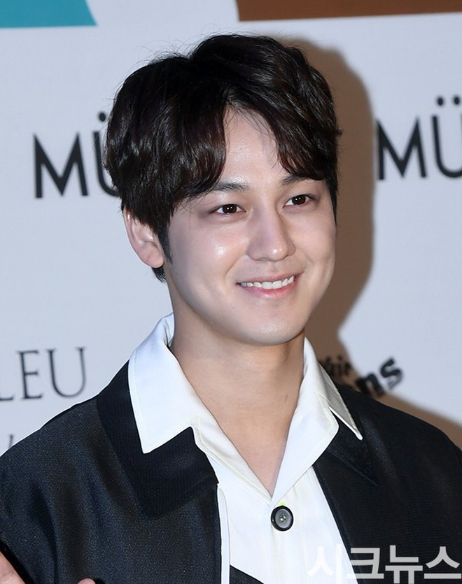 Lần đầu đăng ảnh sau tin hẹn hò, Kim Bum bất ngờ lấy lại phong độ