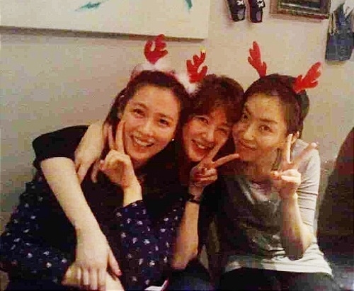 Đến Yoona cũng có mặt trong hội bạn thân "quyền lực' của Son Ye Jin