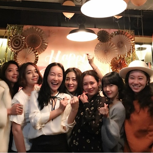 Đến Yoona cũng có mặt trong hội bạn thân "quyền lực' của Son Ye Jin