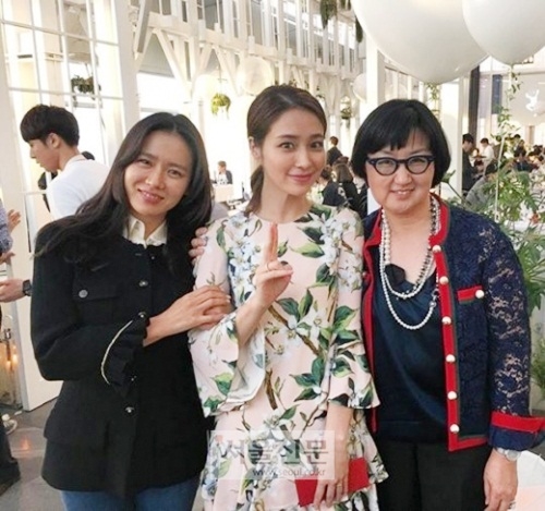 Đến Yoona cũng có mặt trong hội bạn thân "quyền lực' của Son Ye Jin